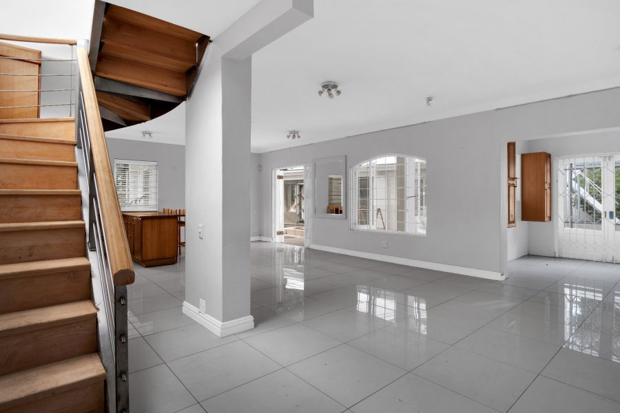 4 Bedroom Property for Sale in Wynberg Upper Western Cape